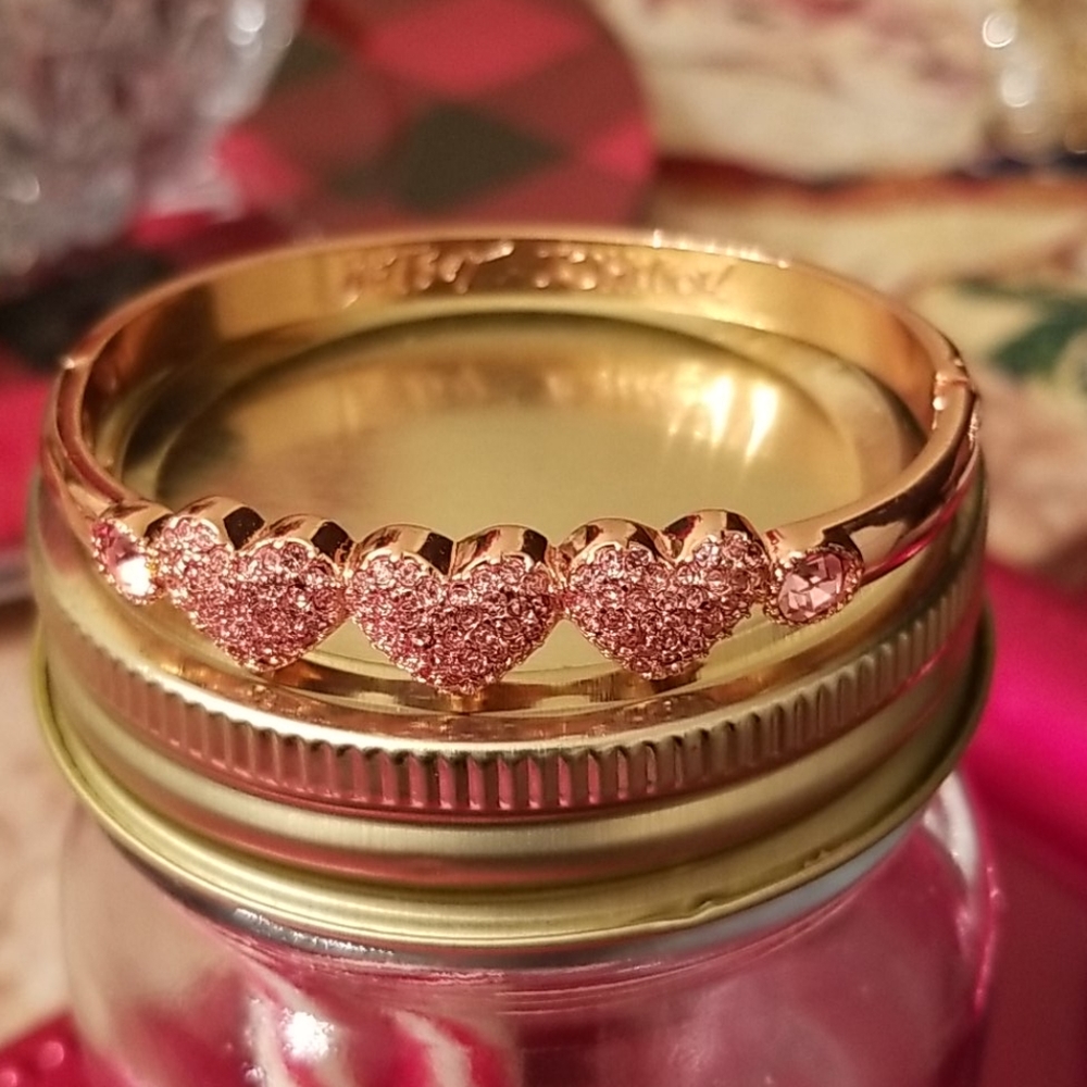 🕺💃HP🕺💃Betsy Johnson pink jewel bracelet - Picture 8 of 16